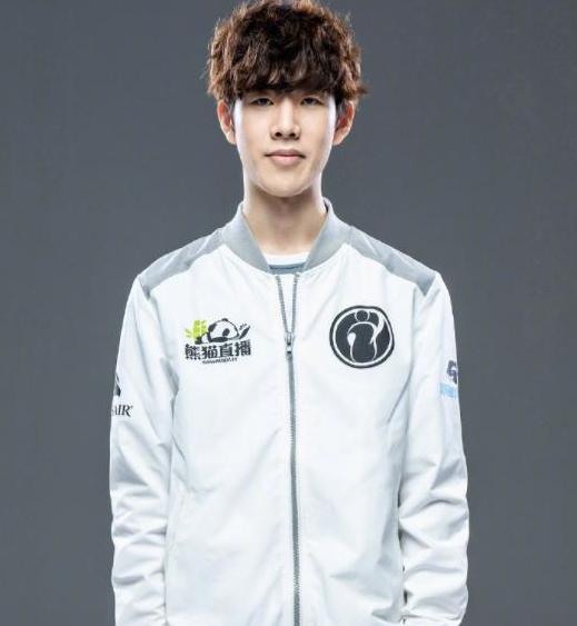 San的阿希取得了13次击杀，士气高涨， MaRin 的雷克顿成为了突破点。 Leyan 的队伍击败了 Mlxg 的队伍。